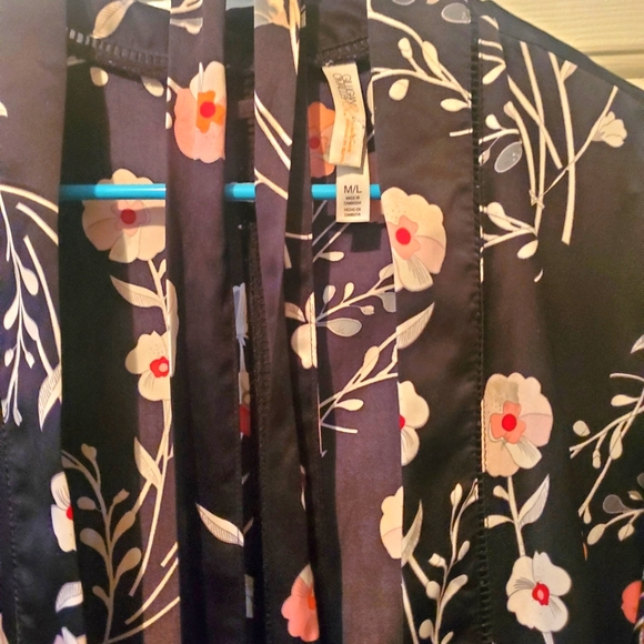 M/L Silky Robe - Picture 7 of 9